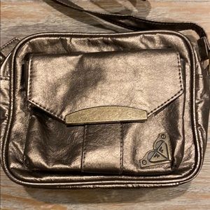 ROXY metallic crossbody purse!